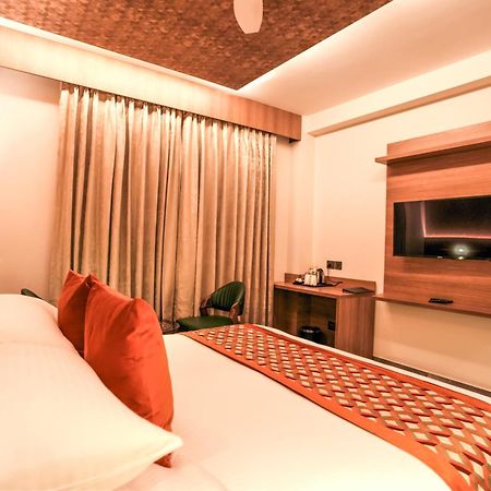 Rj Hotel - Managed By Atithi House Greater Noida Esterno foto