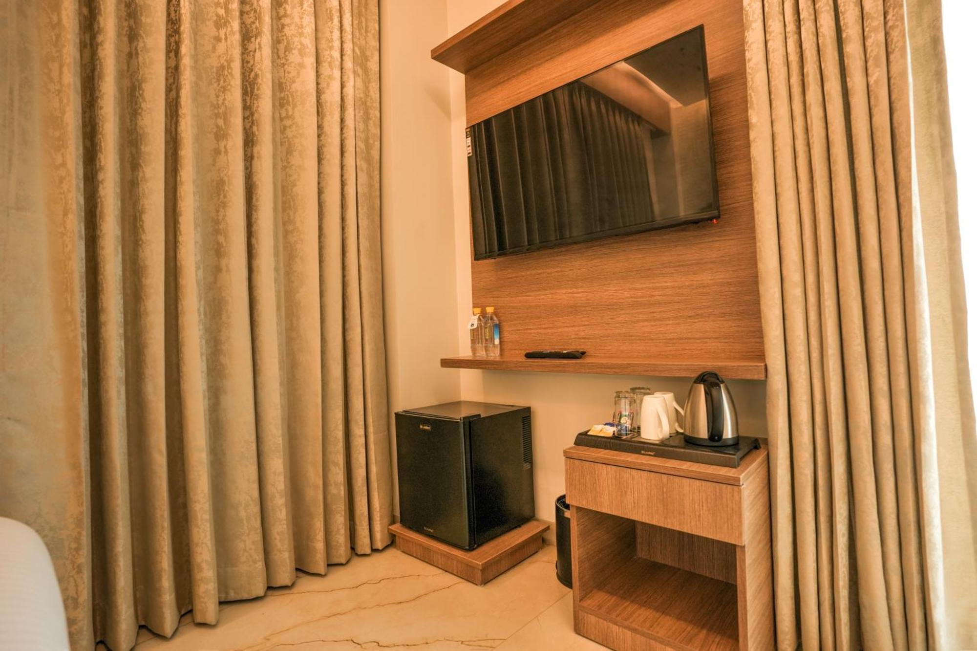 Rj Hotel - Managed By Atithi House Greater Noida Esterno foto