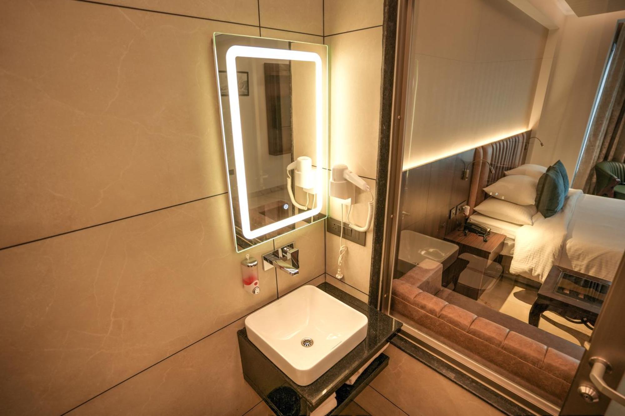 Rj Hotel - Managed By Atithi House Greater Noida Esterno foto