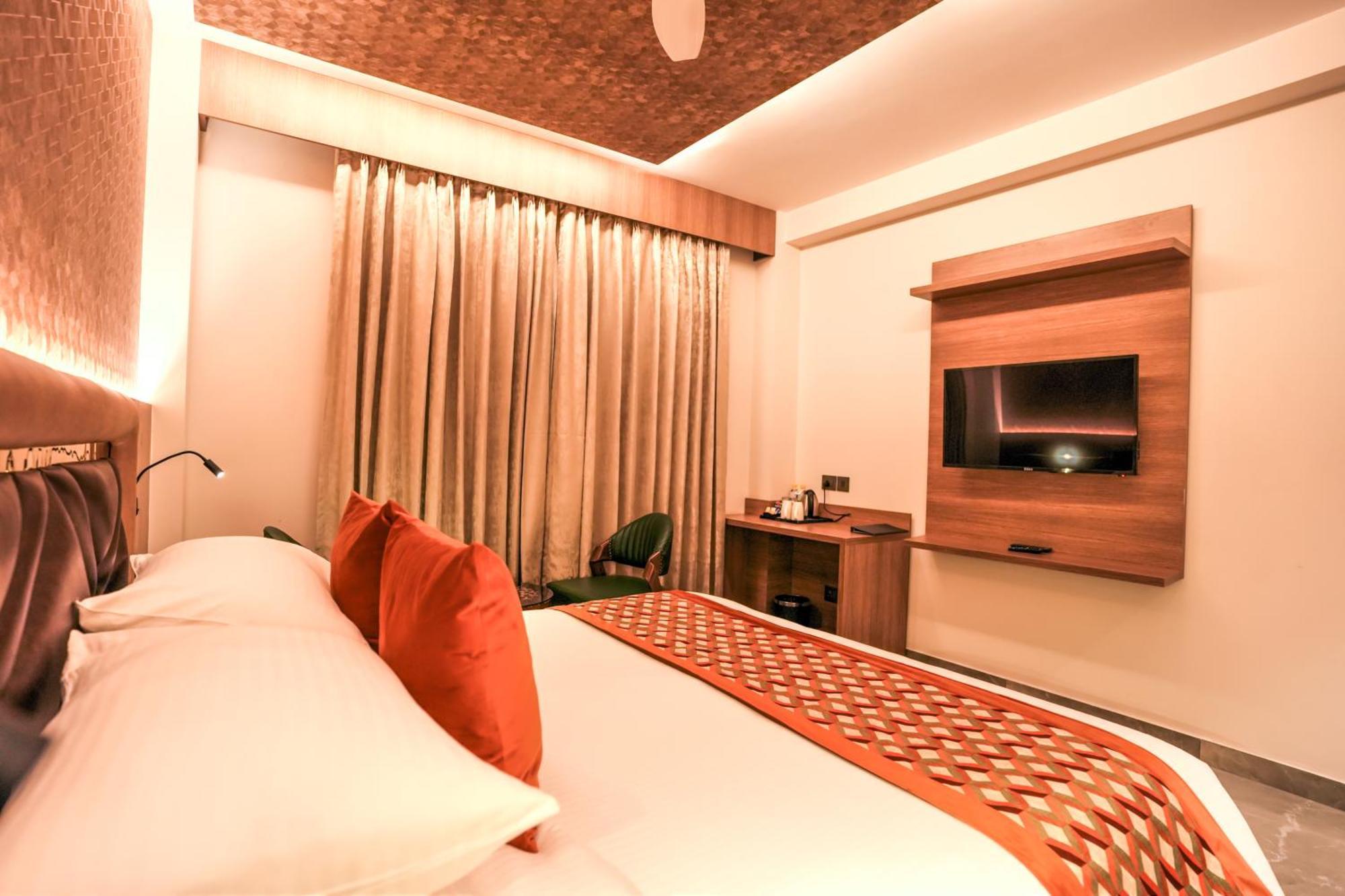 Rj Hotel - Managed By Atithi House Greater Noida Esterno foto
