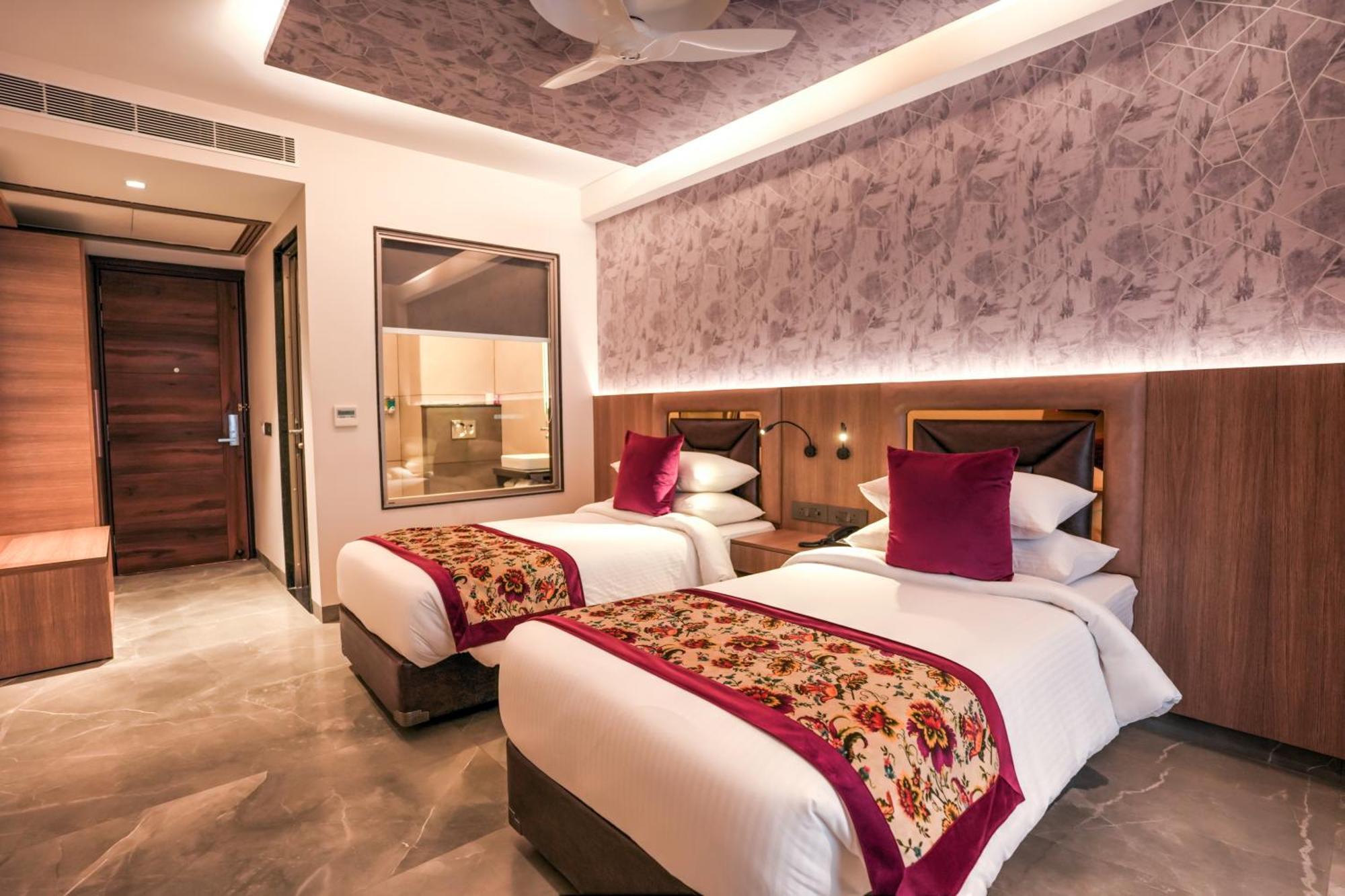 Rj Hotel - Managed By Atithi House Greater Noida Esterno foto