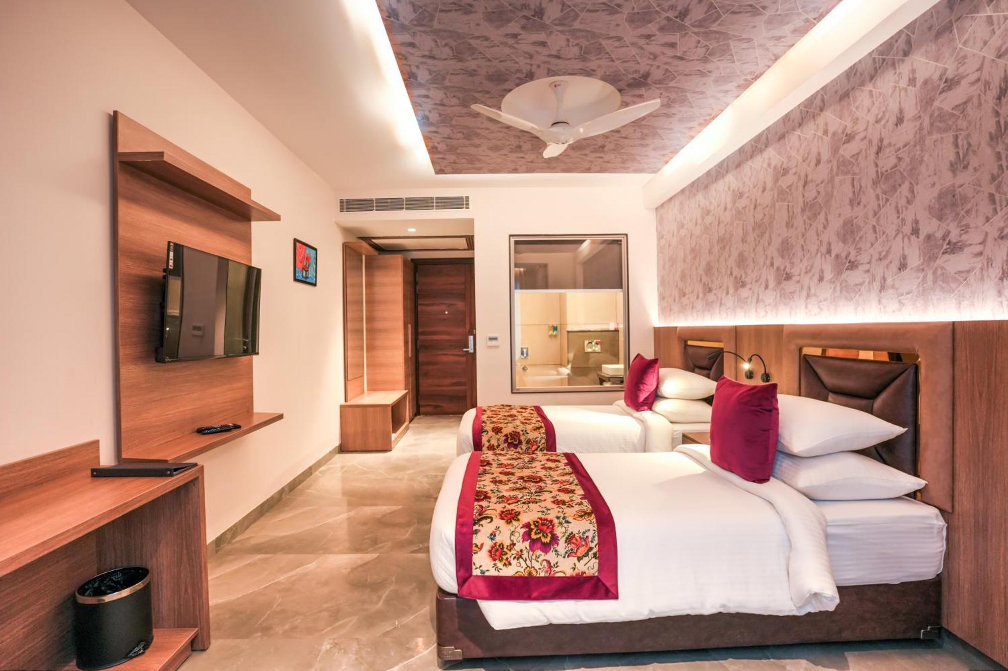 Rj Hotel - Managed By Atithi House Greater Noida Esterno foto
