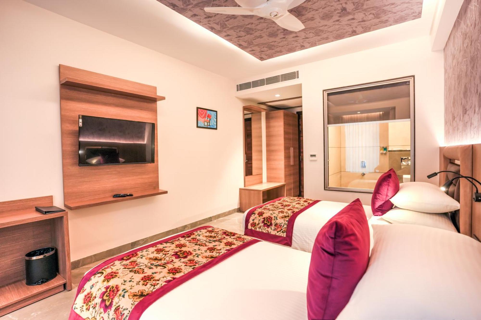 Rj Hotel - Managed By Atithi House Greater Noida Esterno foto