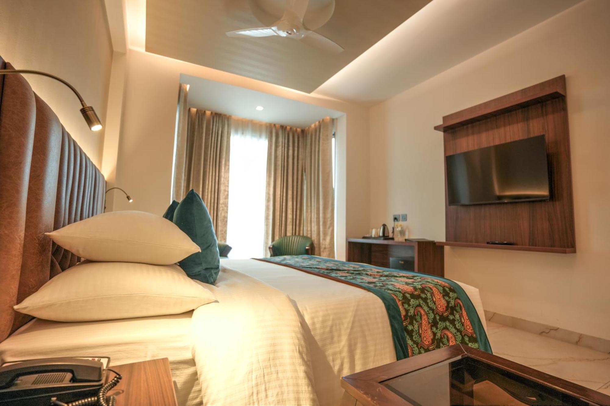 Rj Hotel - Managed By Atithi House Greater Noida Esterno foto