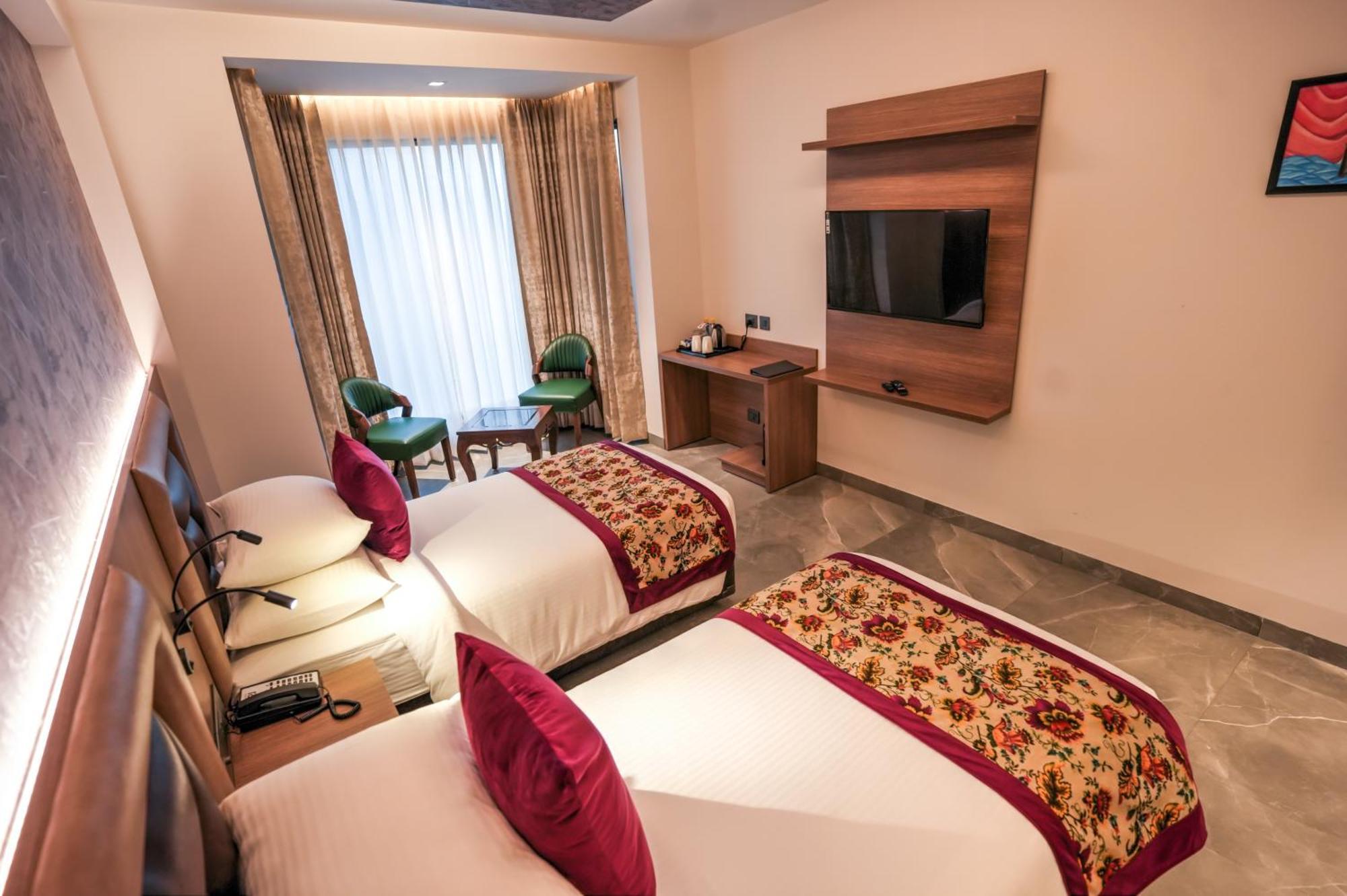 Rj Hotel - Managed By Atithi House Greater Noida Esterno foto