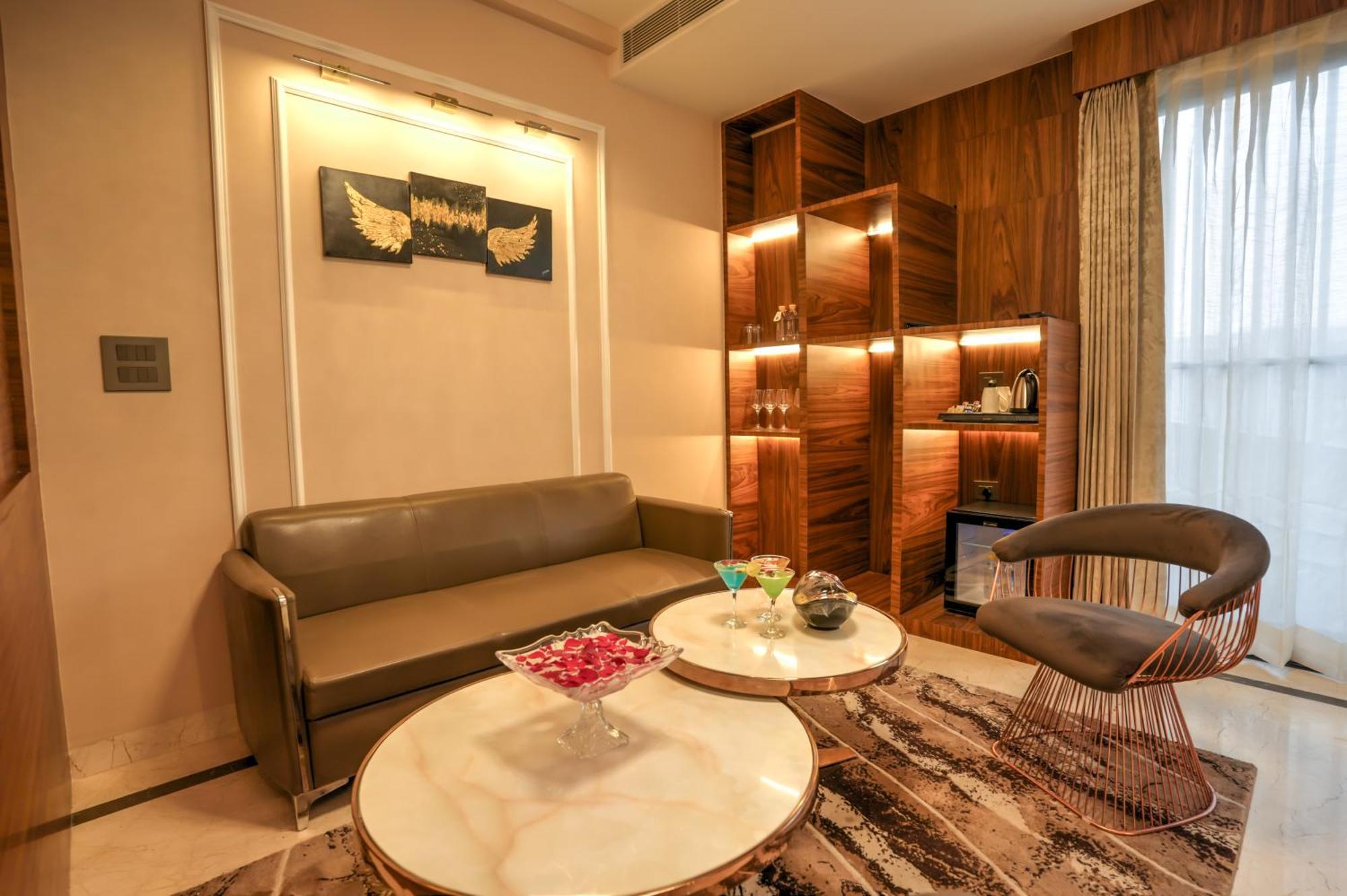 Rj Hotel - Managed By Atithi House Greater Noida Esterno foto