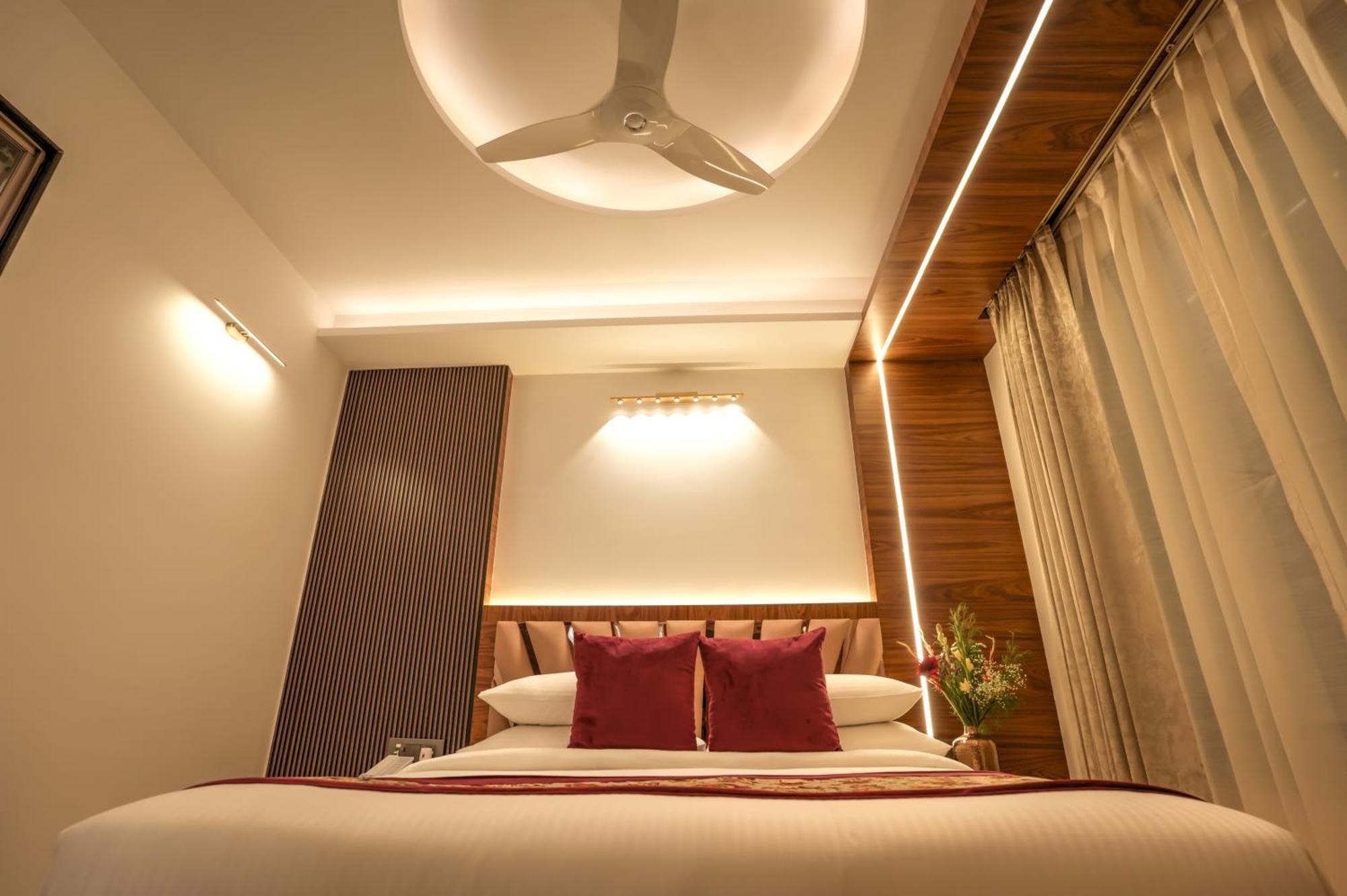 Rj Hotel - Managed By Atithi House Greater Noida Esterno foto