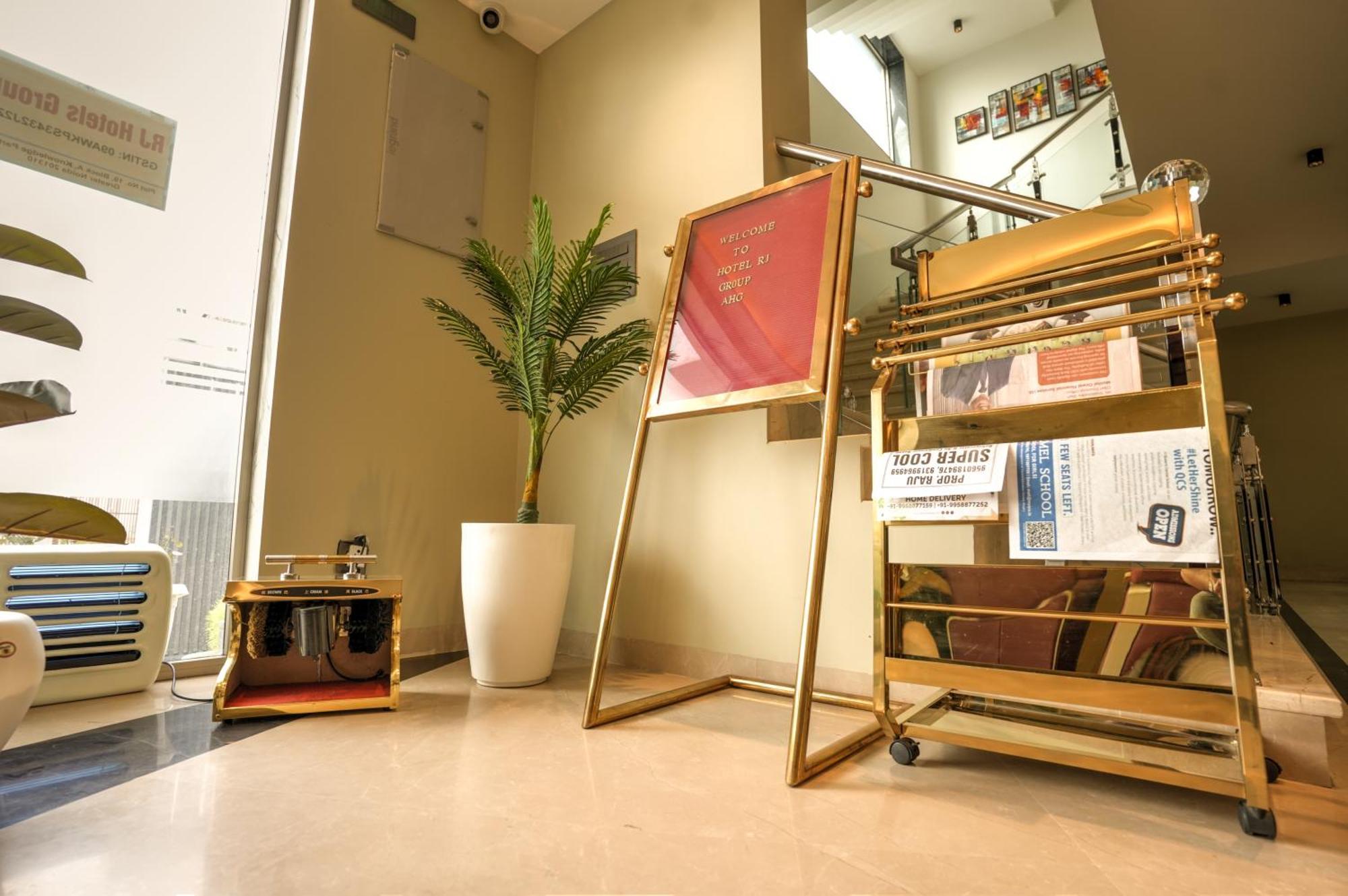 Rj Hotel - Managed By Atithi House Greater Noida Esterno foto
